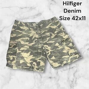 Hilfiger Denim, Size 42x11, Camo Cargo Shorts. M28